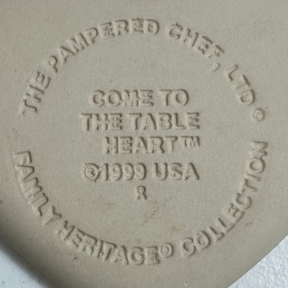 Pampered‎ Chef Come to the Table Heart Cookie Mold Stoneware Fruit 1999 Vintage
